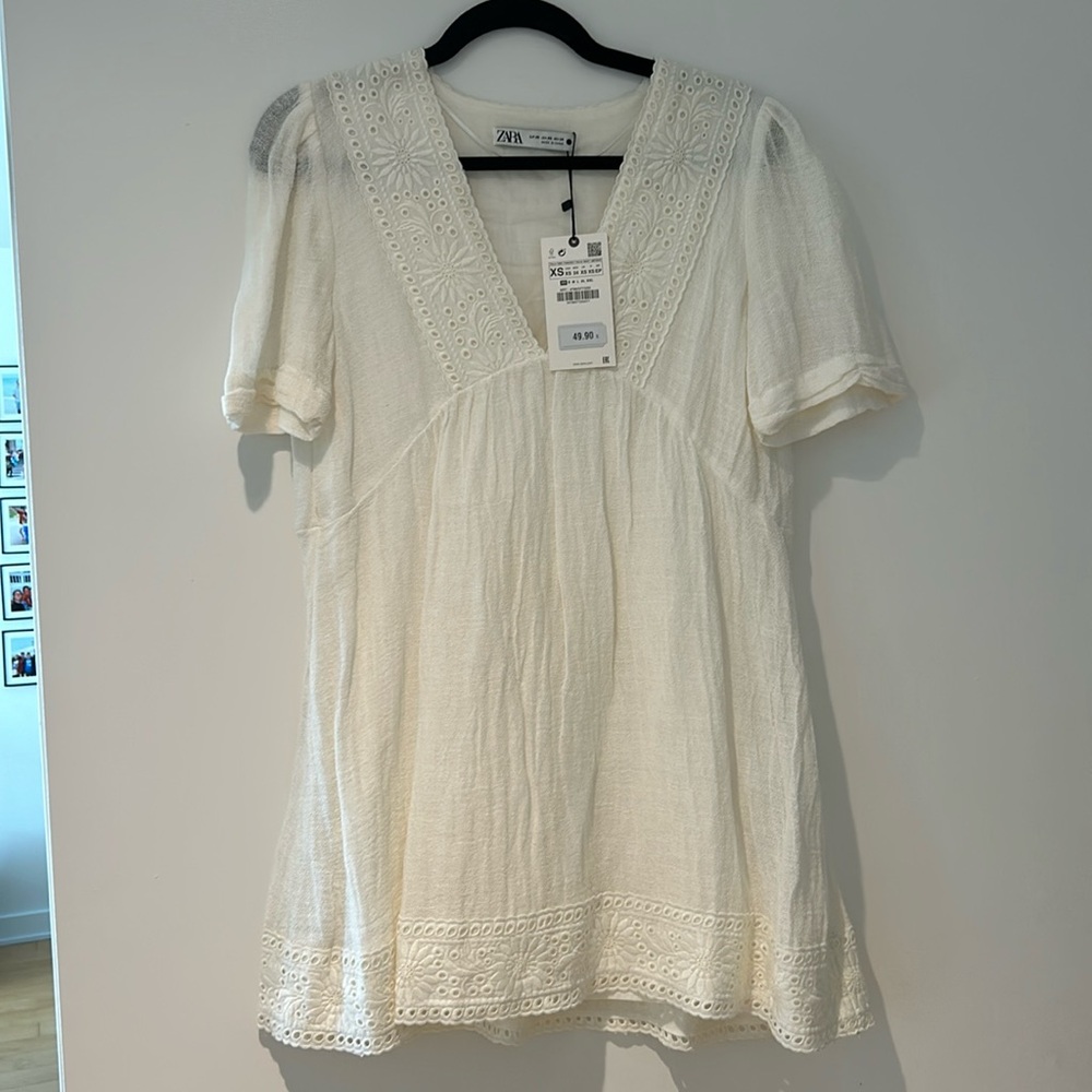 Zara White Dress. Size is XS. Never been worn with tags.